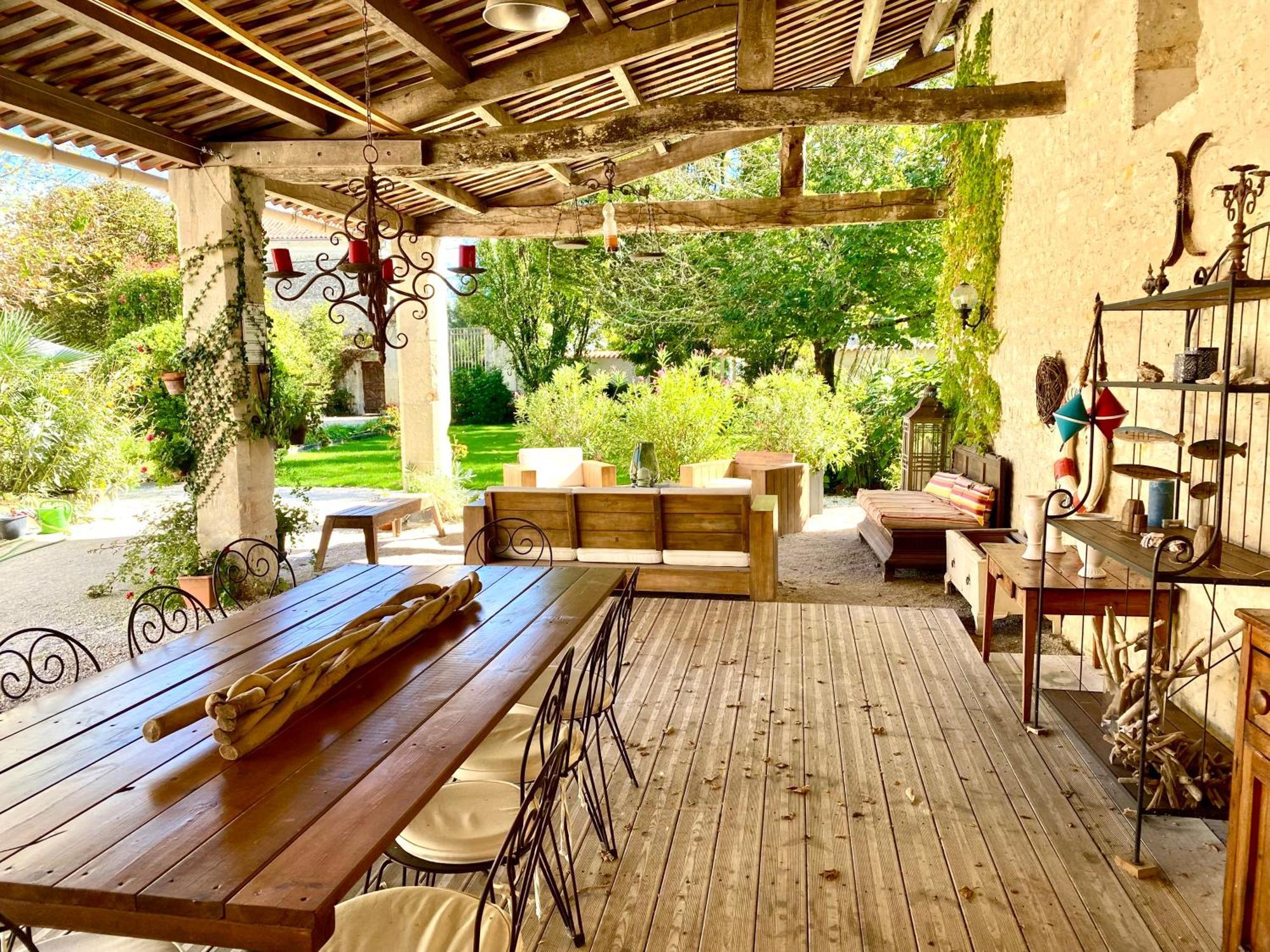 Aux Agapanthes, Chambres D'Hotes Charentaises De Charme Avec Piscine Aumagne Exteriör bild