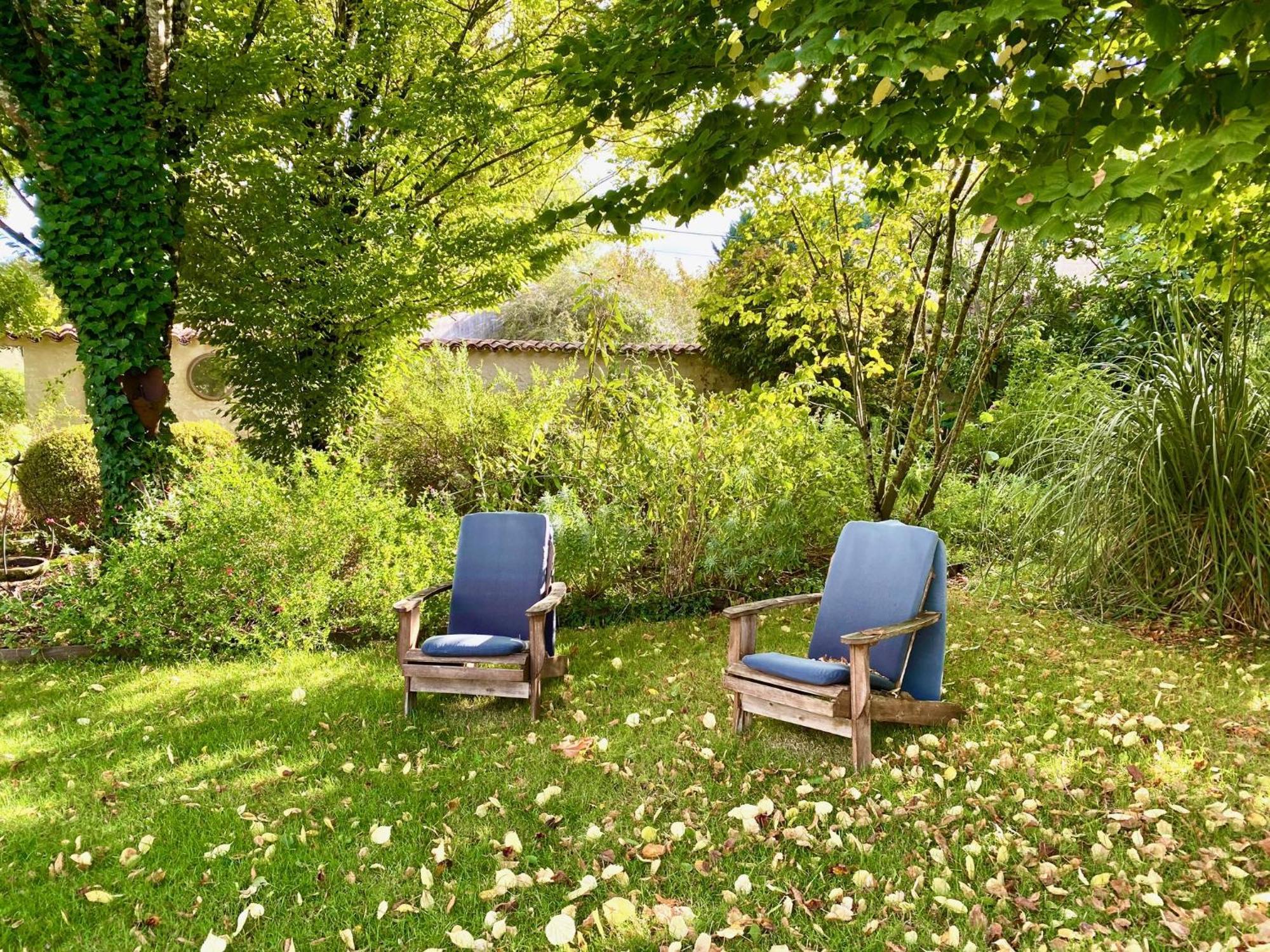Aux Agapanthes, Chambres D'Hotes Charentaises De Charme Avec Piscine Aumagne Exteriör bild